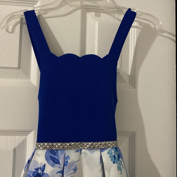Girl’s Blue Floral Dress - Picture 2 of 5